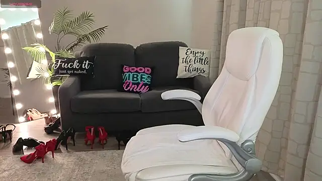 YourMarthaMayer's Webcam Show