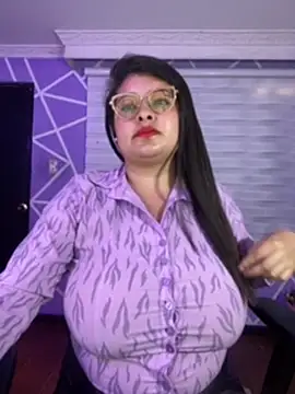 MiiaaJoness' Live XXX Chat