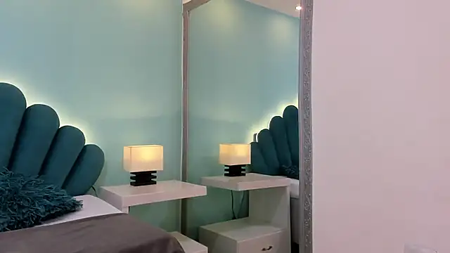 sharlott18's Live XXX Chat