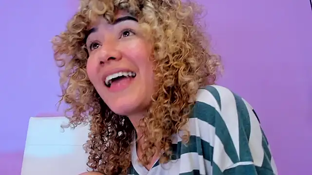 Charlotte11-11's Live XXX Chat