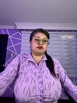 MiiaaJoness' Live XXX Chat