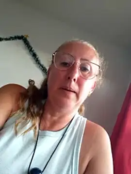 MILEIDE980's Live XXX Chat