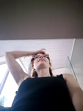 Irresistible24's Live XXX Chat