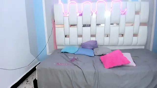 mask_red_girl's Live XXX Chat