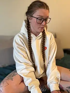 PussiesnCream_'s Webcam Show