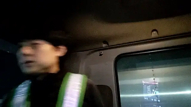 whitebriefboyのライブXXXチャット