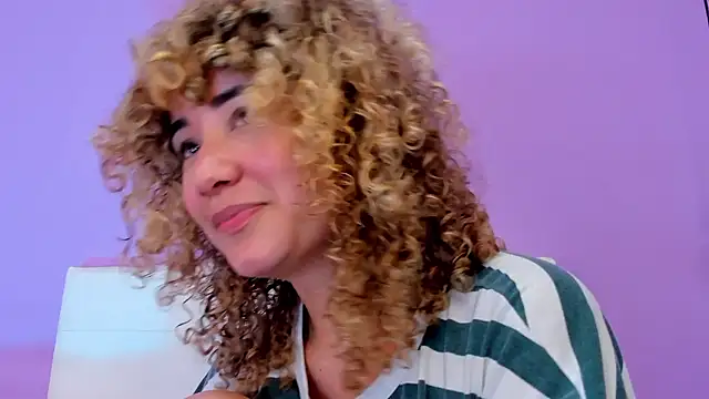 Charlotte11-11's Live XXX Chat