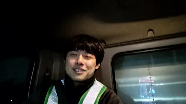 whitebriefboyのライブXXXチャット