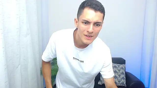 Chatroom XXX en direct de Matiius18