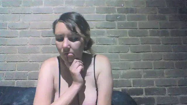 EksJouneMwah's Live XXX Chat