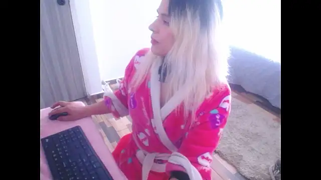 mystica_25's Live XXX Chat