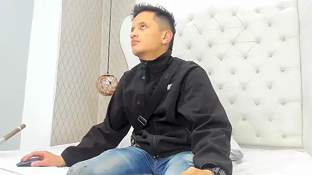 SkinnyZetth's Webcam Show