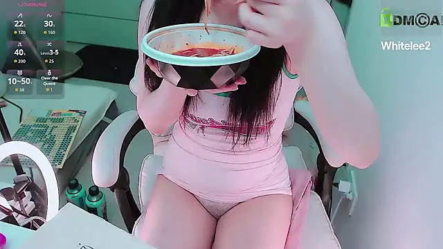 whitelee2's Live XXX Chat