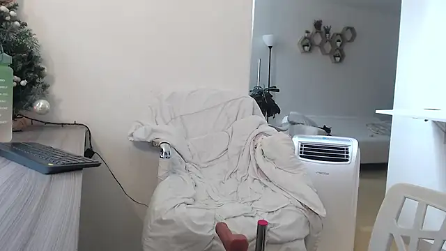 MIYESSIのライブXXXチャット