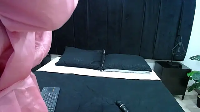 CamiilaReyes' Live XXX Chat