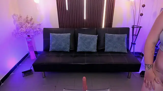 ArianaBaker's Live XXX Chat