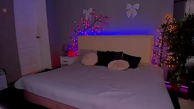 MonaSteele's Live XXX Chat