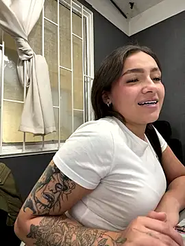 Alyha_Cortes' Webcam Show