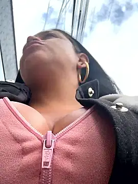 Pertunjukan Kamera Web -Mia1