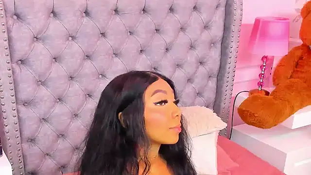 HaileeRoberts' Live XXX Chat