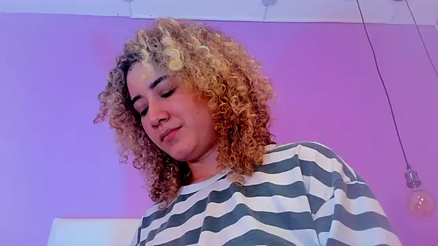 Charlotte11-11's Live XXX Chat