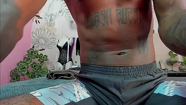 bigblackhotx1 Show in webcam