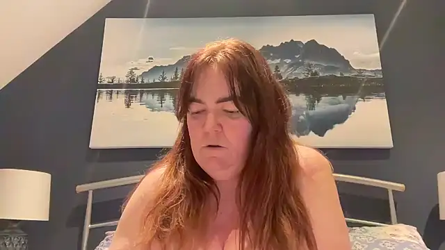 curvy-milf-abbie webcam show