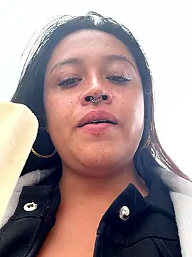 -Mia1's Live XXX Chat