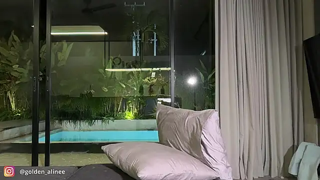 Golden_Aline's Live XXX Chat