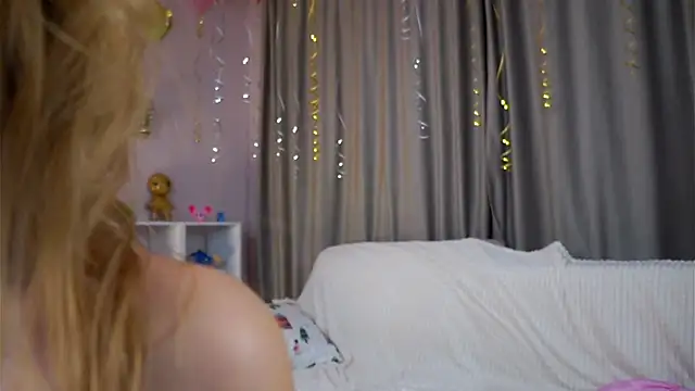 SunnivaCovil's Live XXX Chat