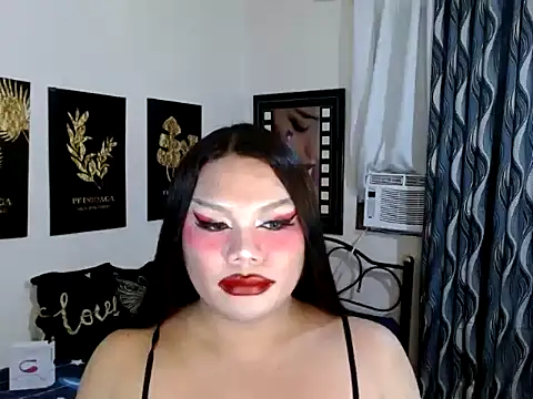 Show modela TSbrianaHugeCock na web-kameri