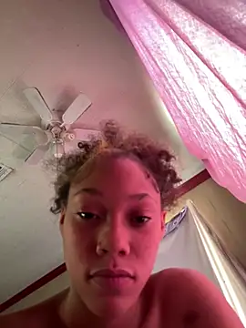 Chat +18 de Tamiii420 ao vivo