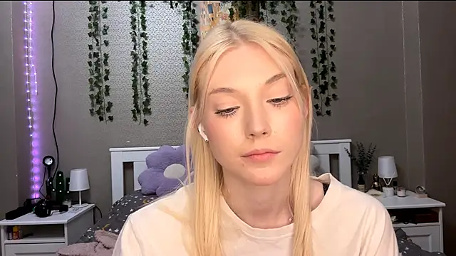 Chatroom XXX en direct de LlsabethHaze