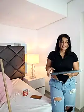 Lucia_fastcollins' Live XXX Chat