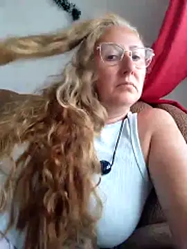 MILEIDE980's Live XXX Chat