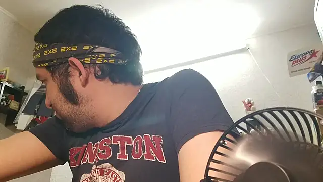 Show modela MAXBISEX777931 na web-kameri