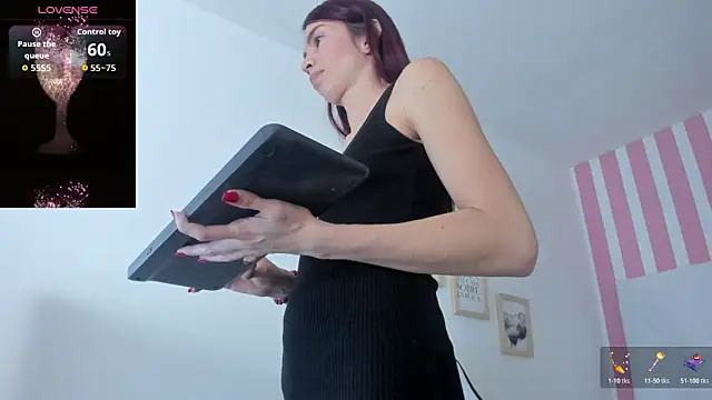 XXX chat uživo modela Emi_Rosee