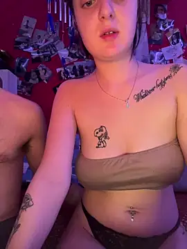 badgiuxx03's Live XXX Chat