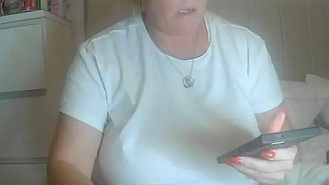 Chatroom XXX en direct de theblondecocklover