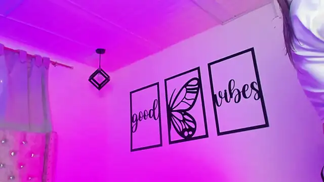 Show de nicolee_millerr na webcam