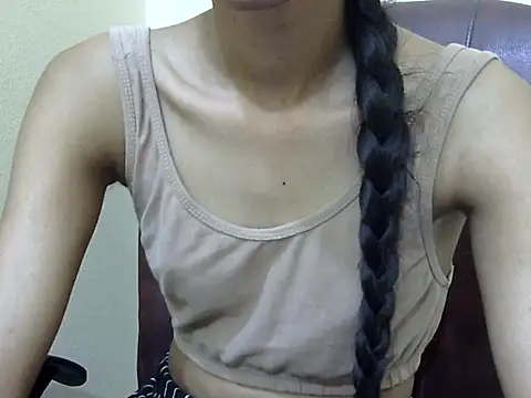 Anu_tiny Chat XXX in diretta