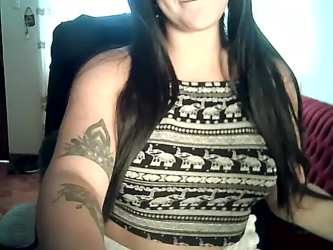 FallsForHerSmile's Live XXX Chat