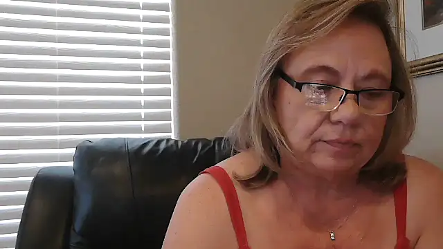 BustyAnnie's Live XXX Chat