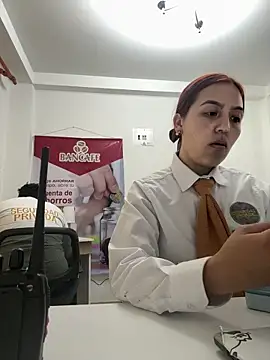 Chatroom XXX en direct de Emily-7_