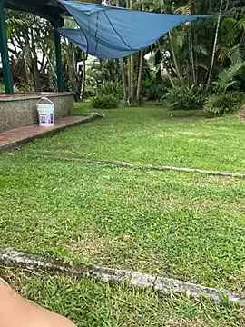 AliceMrtnz: διαδικτυακό σόου στην κάμερα