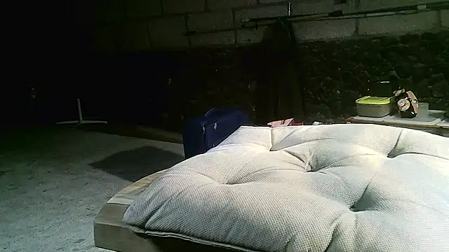 ewuich1: διαδικτυακό σόου στην κάμερα