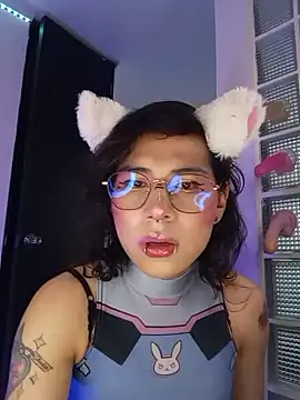 Sweet-SharoKitty's Live XXX Chat