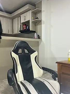 Živý XXX chat YeremiBrowm