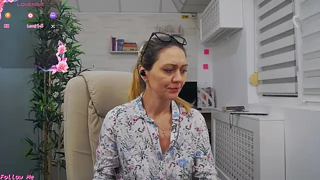 EllaMilf_'s Live XXX Chat