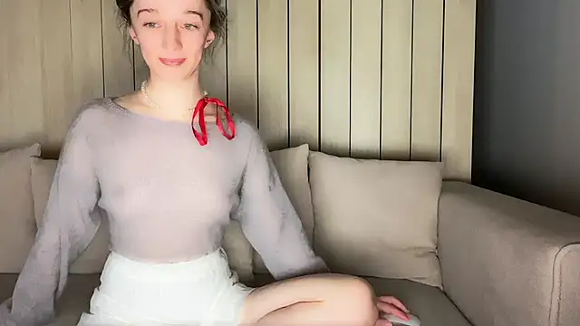 ShySchoolGirl's Live XXX Chat